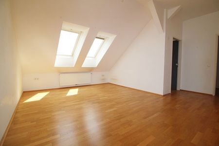HÜBSCHE DACHGESCHOSSWOHNUNG, ZENTRALE LAGE - Foto 4