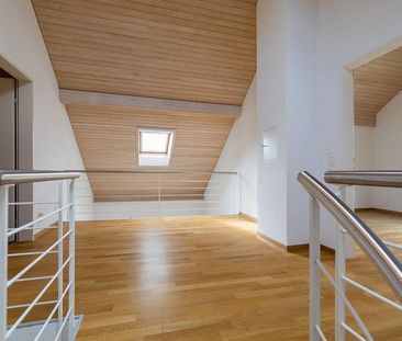 Grosszügige 4.5-Zimmerwohnung im Attikageschoss - Photo 1