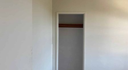 4 Bedrooms all new reno home - Photo 4