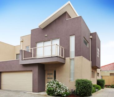 THREE BEDROOM TOWNHOUSE - Photo 3