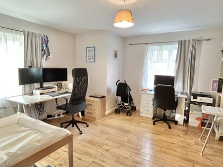 4 bedroom end of terrace house to rent - Photo 3