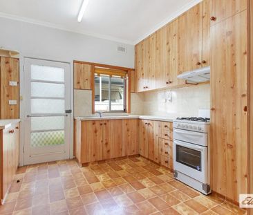 Charming 3-Bedroom Home in Prime Wodonga Location - Photo 4