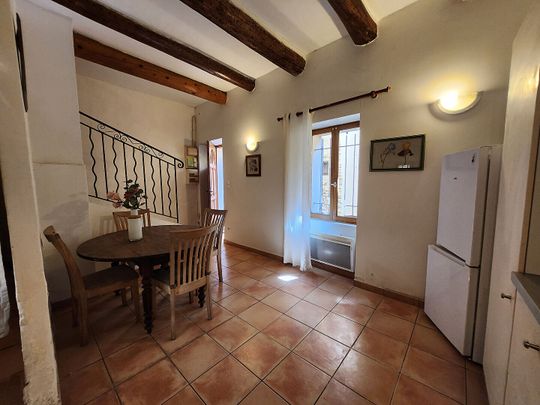 L'ISLE SUR LA SORGUE - A LOUER MAISON DE VILLE TYPE2 BIS - 1 PIECE A VIVRE - 1 CHAMBRE - Photo 1