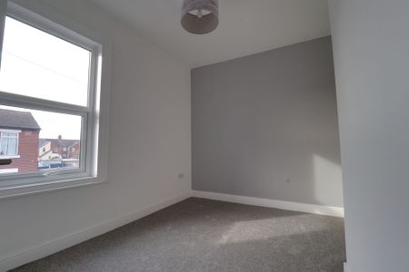 3 bed end of terrace house to rent in Oxford Gardens, Stafford, ST16 - Photo 2
