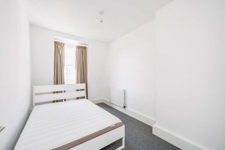 3 bedroom flat to rent - Photo 3