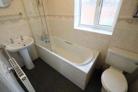 3 bedroom detached house to rent - Photo 3