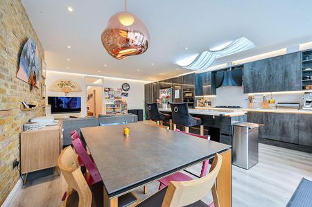 3 bedroom flat to rent - Photo 2