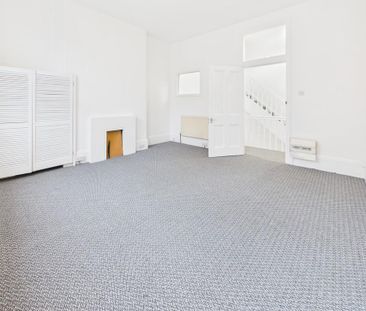 3 bedroom maisonette to rent - Photo 1