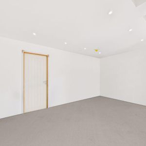 Property to rent - Photo 2