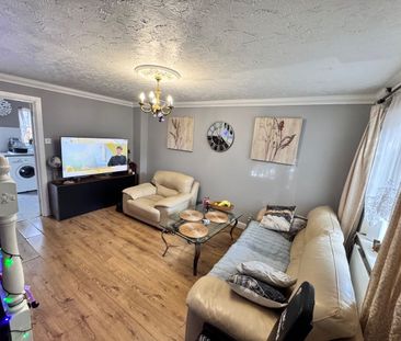 Room in a Shared House, Widgeon Close, E16 - Photo 2