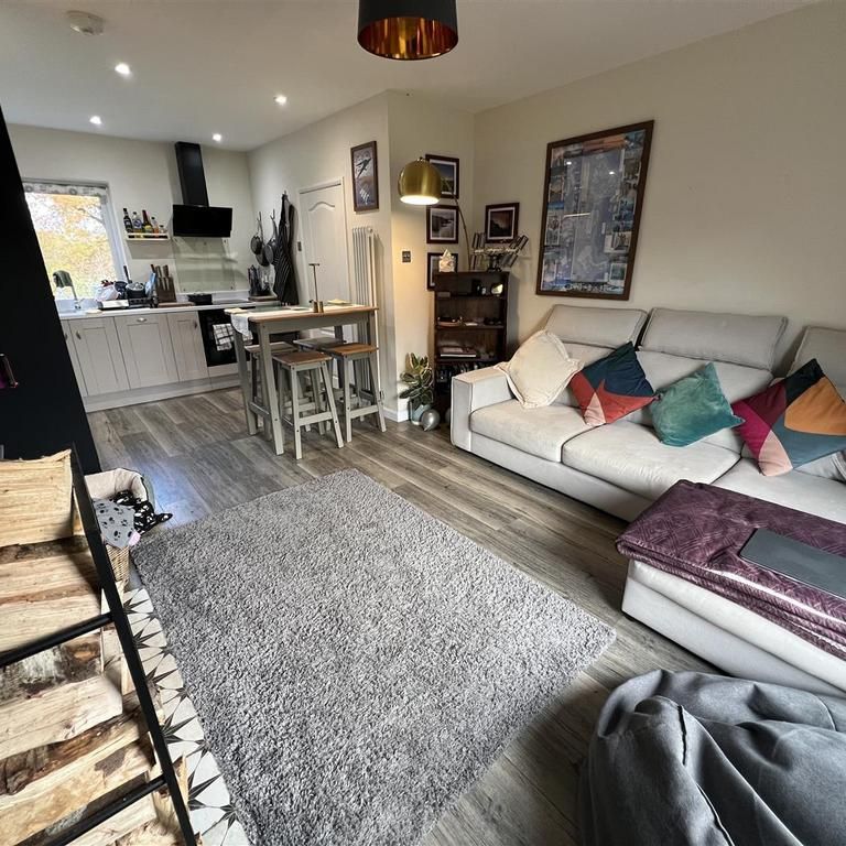 2 bedroom semi-detached bungalow to rent - Photo 1