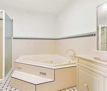 2/2 Northview Terrace, Figtree NSW 2525 - House For Rent | Domain - Photo 1