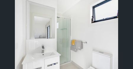 Fully Furnished Studio with Oversized Backyard – All Bills Included - Photo 2