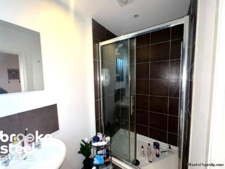 5 bedroom property to rent in Salford - Photo 2