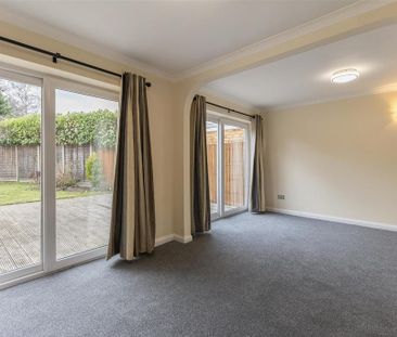 4 bedroom semi-detached house to rent - Photo 2