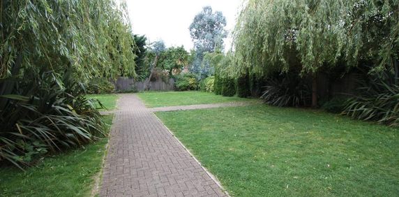 3 bedroom flat to rent - Photo 2