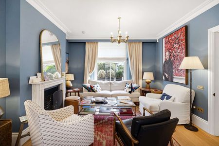 A charming family home located in a quiet pocket of Chelsea - Photo 2