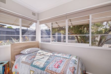 WEST TAMWORTH - 4 Bedroom Home - Photo 2