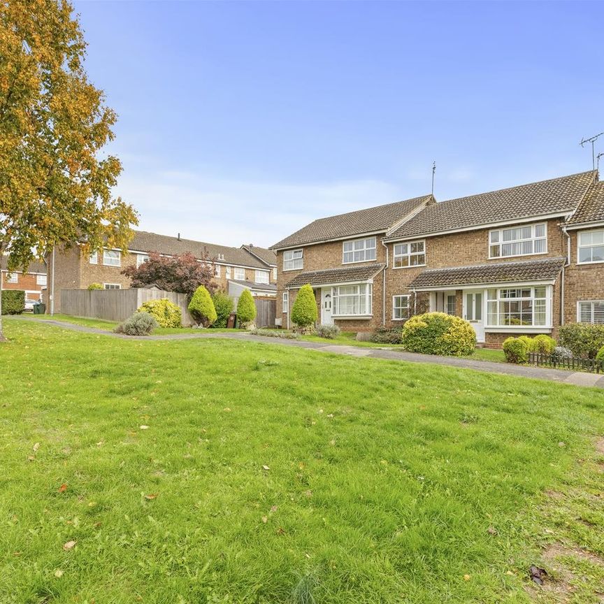 Hillary Close, Aylesbury - Photo 1