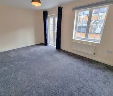 4 Bed Terraced House, Edgar Wallace Close, SE15 - Photo 4