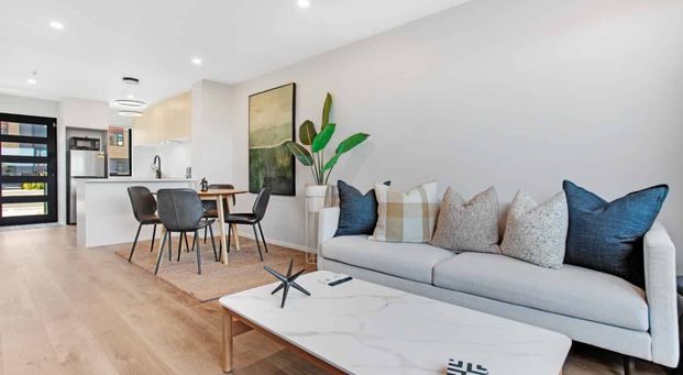 4 Bedroom, 2 Bathroom Modern Townhouse – Short-Term Stay (3 Months) - Photo 1