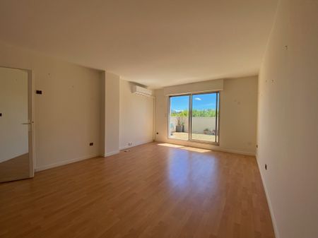 Location Appartement 3 pièces 61m² MARSEILLE 8ème - Photo 3