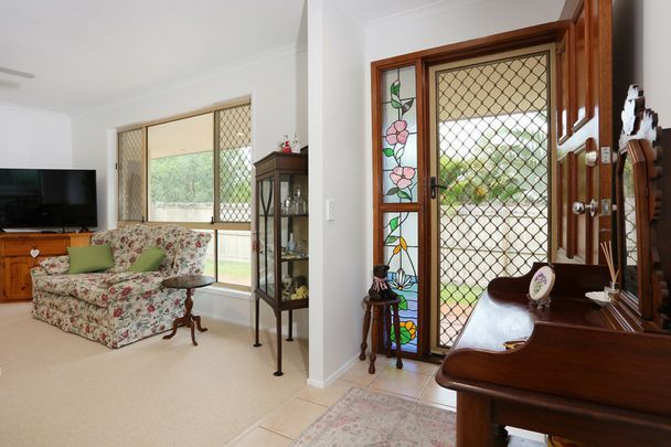 FAMILY HOME INCLUDING LAWN MAINTENANCE AND POOL SERVICE - Photo 1