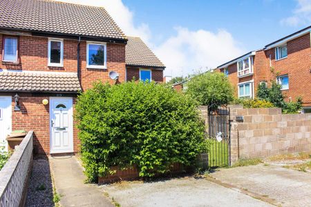 2 bedroom terraced house to rent - Photo 2