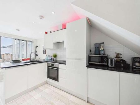 Horsham Gates Two, Horsham, RH13 - Photo 3