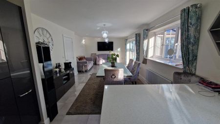 5 bedroom detached house to rent - Photo 4