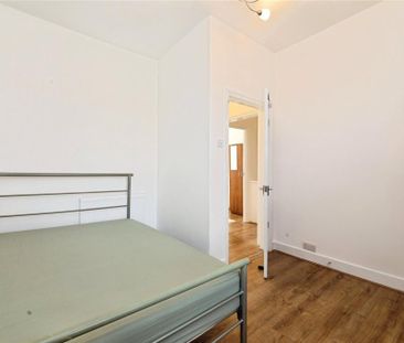 3 bedroom flat to rent - Photo 6
