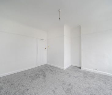 4 bedroom flat to rent - Photo 6