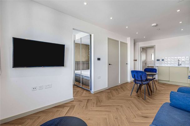A modern one bedroom apartment in a new build development with a gym and communal roof terrace. - Photo 1