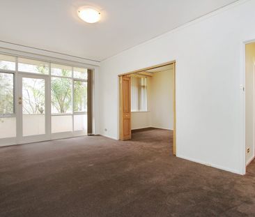SPACIOUS APARTMENT - GREAT KITCHEN AND BATHROOM!! - Photo 1