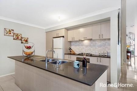 Lovely 3 Bedroom Home in Minto - Photo 4