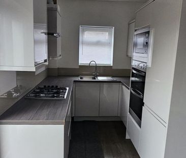 3 bedroom semi-detached house to rent - Photo 6