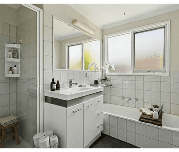 Cosy Family Home with a Big Backyard in the Heart of Langwarrin - Photo 2