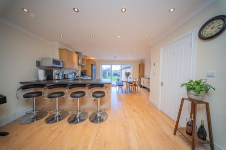 New Road, Harlington, Hayes - Photo 2