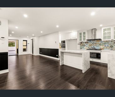 Luxury Penthouse in Greenslopes, Pool Maintenance Included - Photo 6