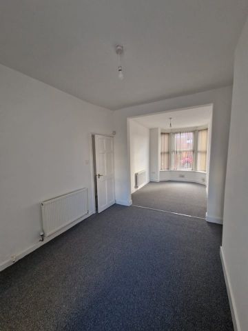 3 Bed Terraced House, Tudor Avenue, CH44 - Photo 2