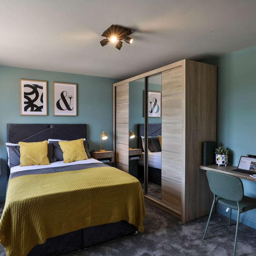 Stunning NEW coliving in the heart of Bicester - Photo 1