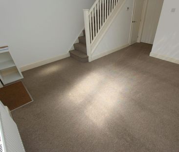 Terraced House to rent on - Photo 1