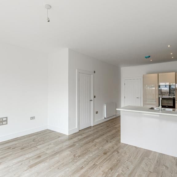 4 bedroom semi-detached house to rent - Photo 1