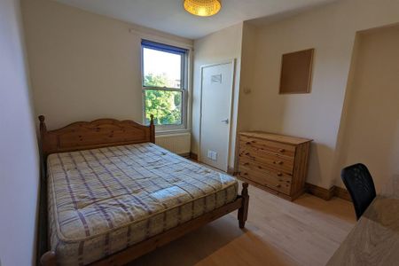 5 bedroom semi-detached house to rent - Photo 3