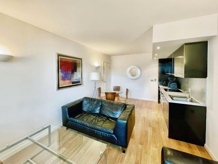 2 bedroom flat to rent - Photo 2