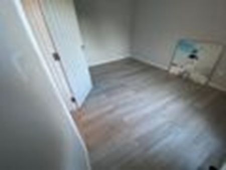 5 Bed Terraced House, Somerby Road, IG11 - Photo 5