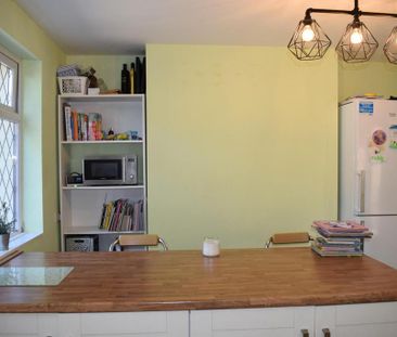 3 bedroom semi-detached house to rent - Photo 6