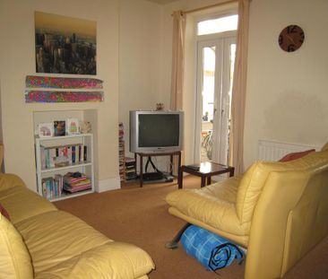 4 bedroom terraced house to rent - Photo 2