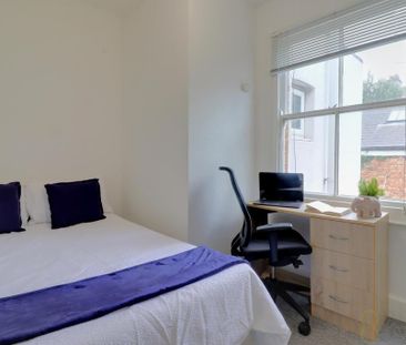 3 bedroom flat to rent - Photo 2