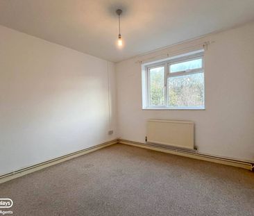 3 bedroom Property for rent - Photo 4